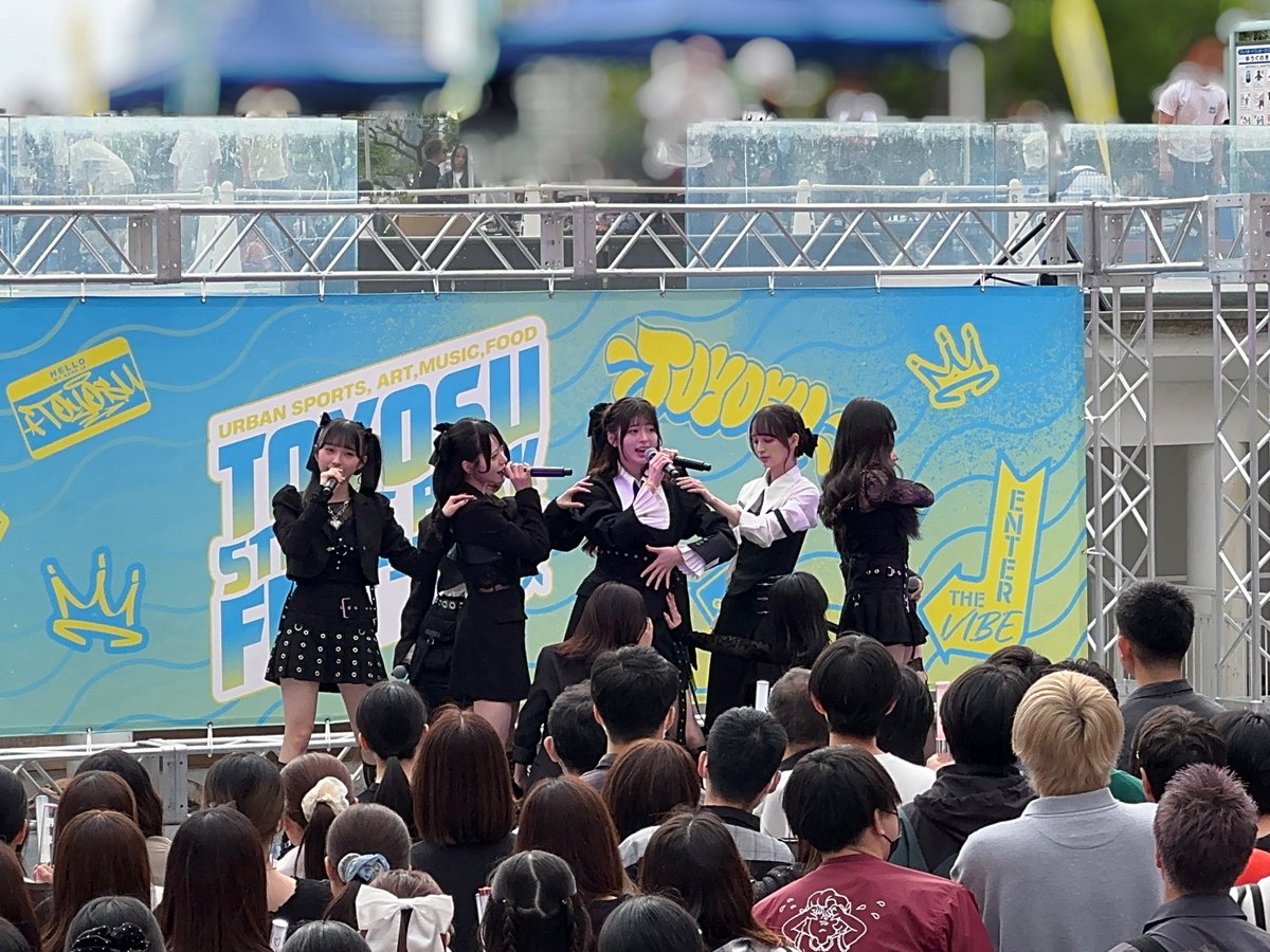 whsp_official's tweet photo. ◤📢8thデジタルシングル『#7秒のレジスタンス』リリースイベント＠ららぽーと豊洲 ありがとうございました🖤◢
#WHITESCORPION #ホワスピ

本日は目標としていた来場者数1,500人には惜しくも届きませんでしたが、
過去最高動員となる《1,426人(最終集計)》の方にご来場いただきました。

たくさんのご来場・応援、本当にありがとうございました❕

🎧本日のセトリ🎧
1.コヨーテが鳴いている
2.その世界線を生きている
3.7秒のレジスタンス
4.タラレバ
5.純愛トースター
6.非常手段(Edit ver.)
7.アイ マイ ライフ
8.I do love you!
9.ポラリス（北極星）

次回のリリースイベントは…
5月30日（土）＠池袋西口公園野外劇場❕

ライブパフォーマンス動員数3,000人を目指す
「I.W.S.P.（池袋ホワスピプロジェクト）」の結果発表当日となります🦂

この大きな目標に向け、さまざまな企画が進行中🔥

今日初めて見てくださった方も、いつも応援してくださるSCOPISTの皆さまも、
ぜひ会場で一緒にその瞬間を見届けてください❕

🗓️5月30日（土）
📍池袋西口公園野外劇場
⏰ミニライブ15:00〜／特典会17:30〜

▼I.W.S.P.／イベント詳細はこちら
🔗https://t.co/rW9hgJ6aRS