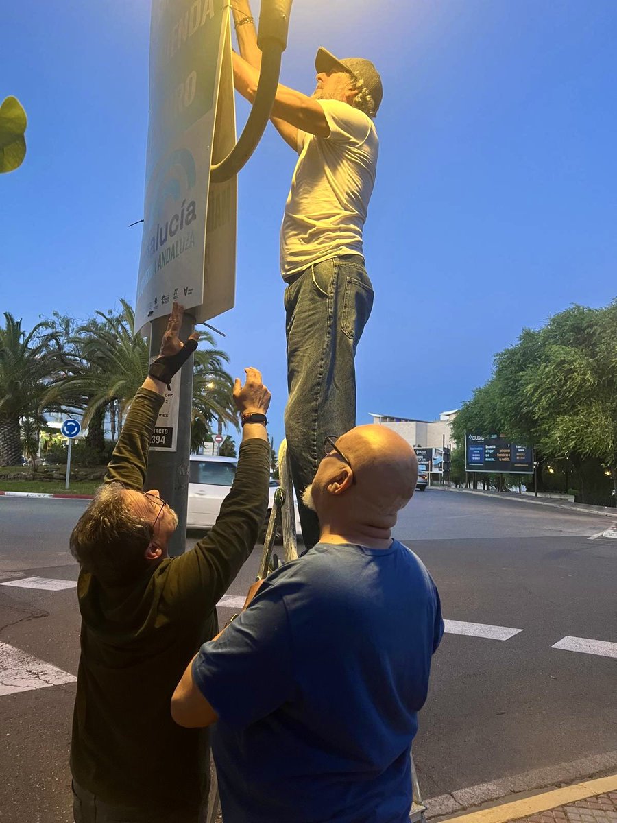 pacorebollofer's tweet photo. La militancia es el motor organizativo de una campaña. Somos quienes realizamos tareas esenciales como la colocación de carteles, el reparto de propaganda, la organización de actos o el contacto directo con la ciudadanía. https://t.co/Wqs6n6Agqu
