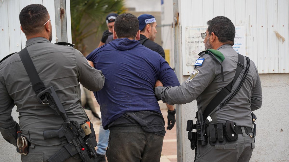 In coordination with the Israel Security Agency, Border Police officers and Central District police arrested two illegal entrants from Hebron in central Israel. One is suspected of planning a terror attack