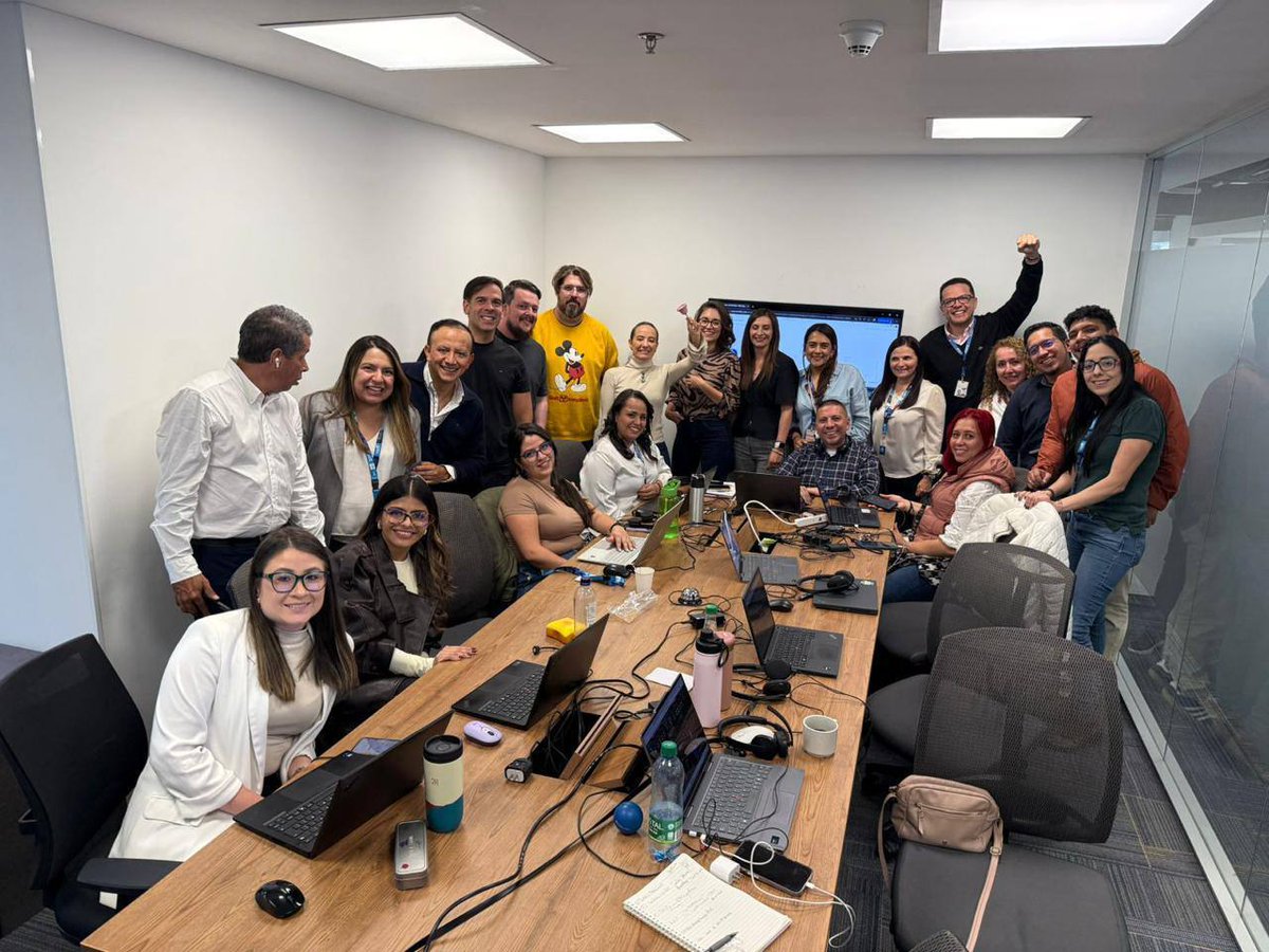 OrliMachado's tweet photo. Así celebramos la primera transacción BRE-B de GOU Payments.

No celebro solo una transacción. Celebro a las personas detrás: equipos que uno aprende a admirar por su coordinación y compromiso.

Gracias GOU Payments, CMSW y Colombia por permitirnos ser parte de esta historia. https://t.co/qw7PyKLEgz