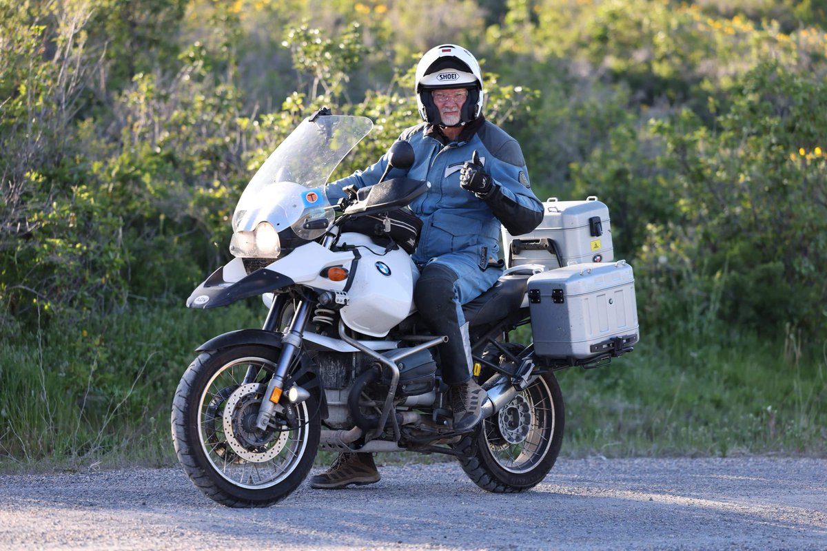 TimTDRTraining's tweet photo. @pandthepistol If Shoei fits your head shape, and you want a flip up, perhaps consider the Multitech.   

I’m on my second one, and it’s held up well for multi day trips, as well as day rides. https://t.co/1d1rbv3I2J