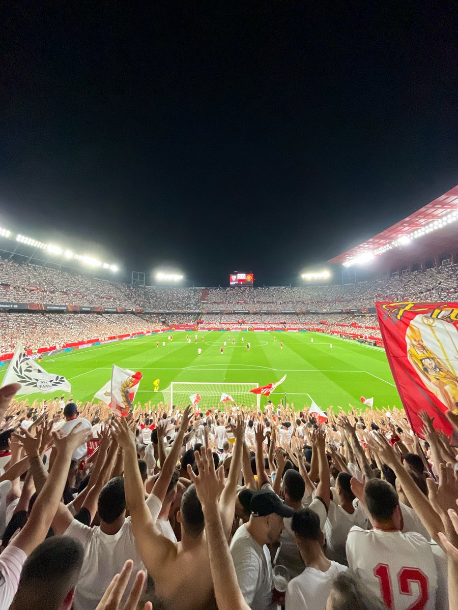 HangoverSfc's tweet photo. La cabeza ya la tenemos en el sábado…

¡Mira cómo ruge nuestra puta grada!

#TodosDeBlanco https://t.co/ZDRchbttLO