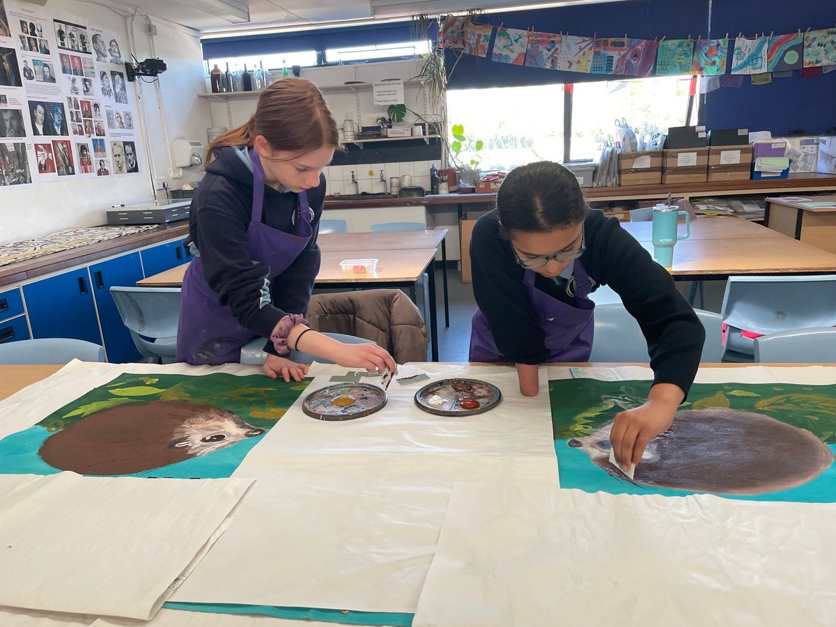 ThurstonCollege's tweet photo. Key Stage 3 Art Club have been busy making some very eye-catching banners to support Thurston Hedgehog Awareness Day which takes place at the public library on Saturday. What a fab effort! π¦
#Hedgehogs #Banners #Art #Creative #Community #TCCLife #TeamTCC https://t.co/A0SBAkRTjM