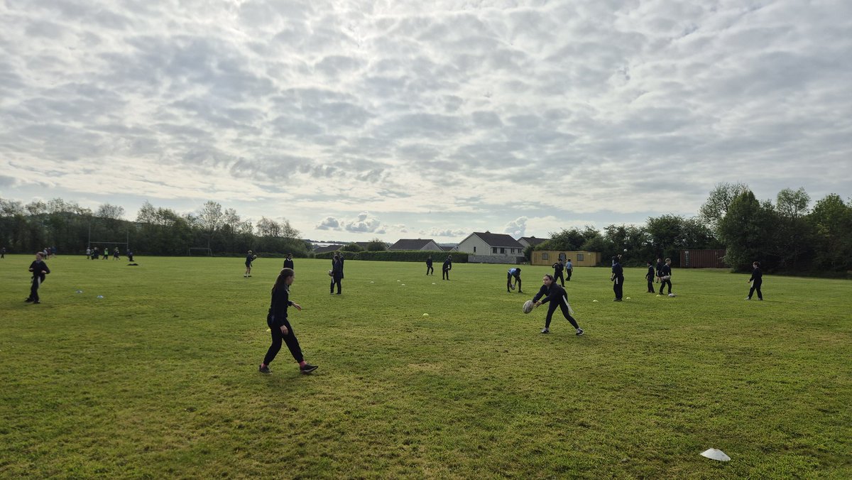 meeks9013's tweet photo. All set up for a day of rugby in Bunscoil Ris today 🏉

Grass season has arrived 🌞
#neverlessthaneverything 
#aldiplayrugby 
#leinsterdomestic https://t.co/396MwWMOUG