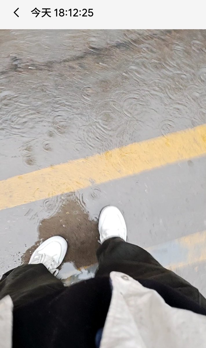 lanpro's tweet photo. 晚���好。今天下班淋雨了 https://t.co/Fl5fQr6RUH