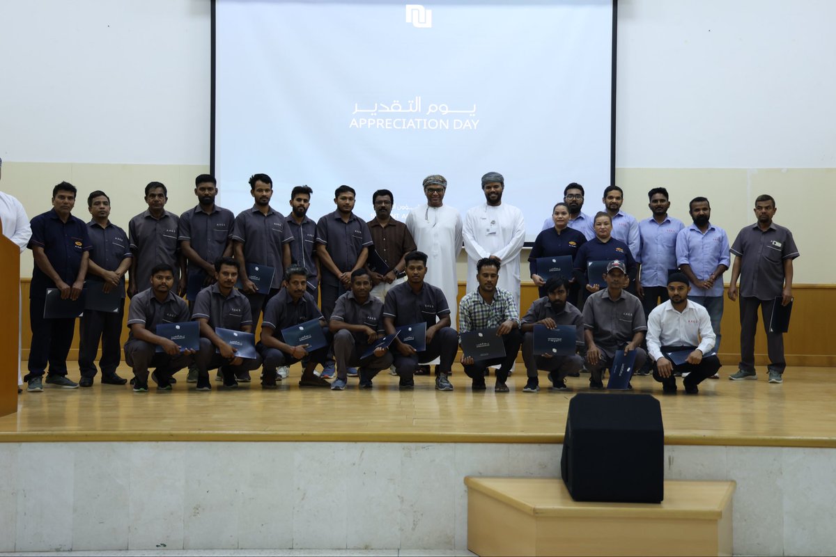 nu_ceoman's tweet photo. كما قام مكتب شؤون الطلبة بتكريم فريق الدعم (Support Staff )، عرفاناً بدورهم وتعاونهم المستمر في إنجاح مختلف الأنشطة والبرامج الطلابية. 

#كلية_الهندسة #الجامعة_الوطنية #يوم_التقدير #الأندية_الط https://t.co/e8wXV61QBt