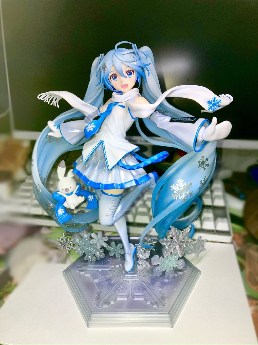 ikako39's tweet photo. ついに雪ミクのフィギュアが届いたぞ！！！！！！！！
かわいい😍🩷
そしてめちゃでかい！
初のお高いフィギュアでテンションが上がっている
うひょ〜〜〜〜〜 https://t.co/Sh7ysbHNl3