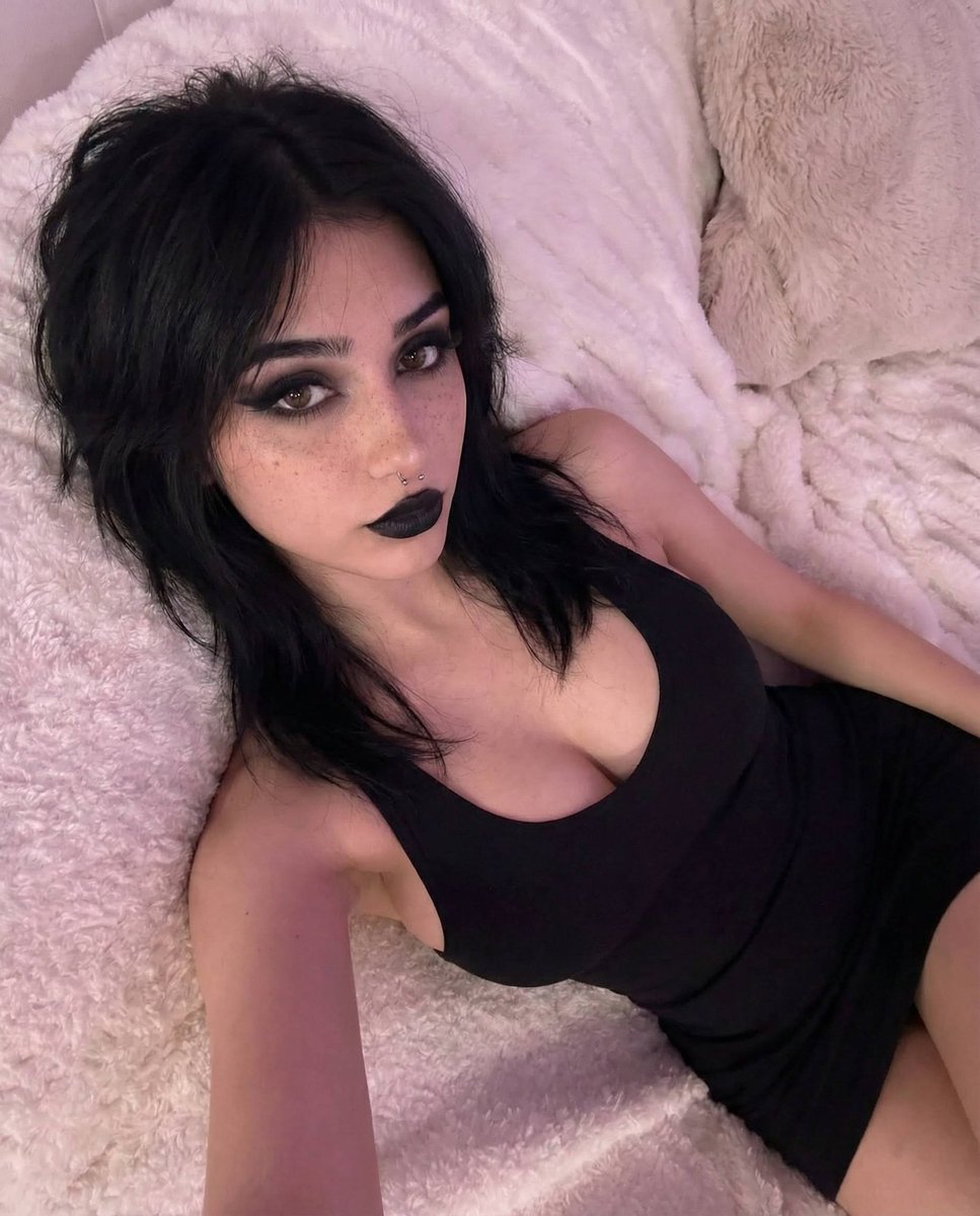 Vickygothy 🖤 tweet media