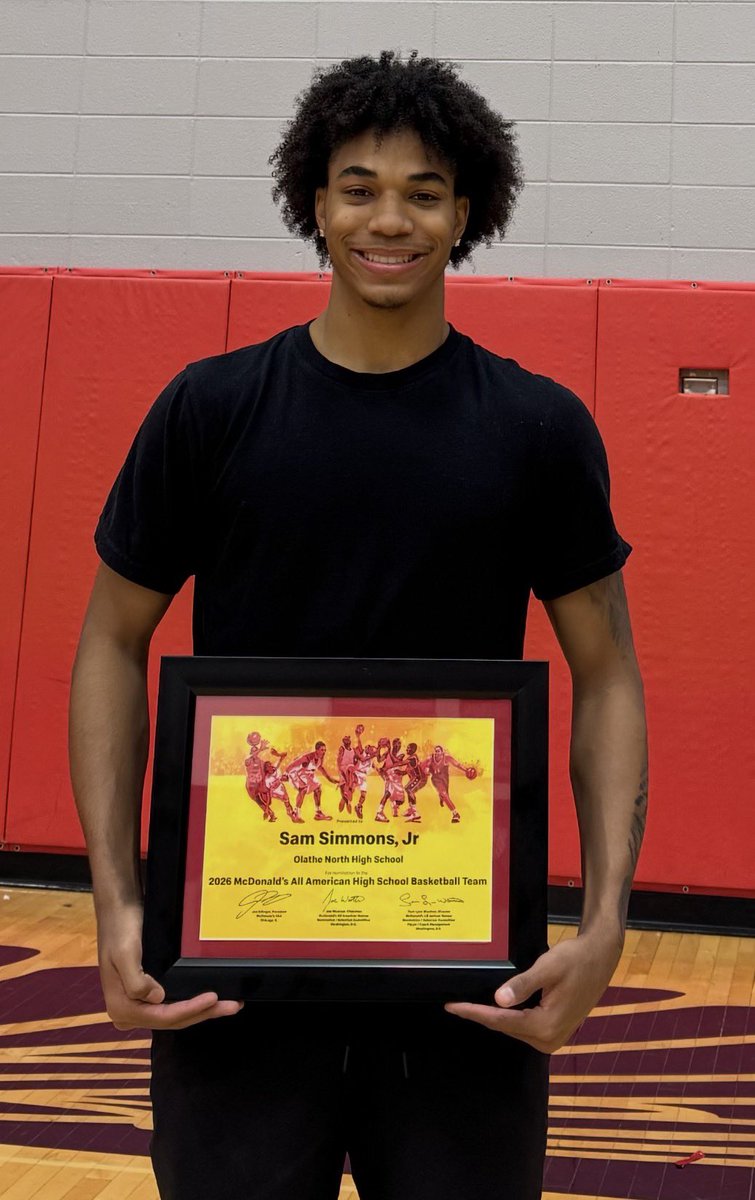 SamSimmonsSr's tweet photo. Banner season! Way to leave a lasting legacy at ON @samsimmonsjr! First ever basketball State Championship and KS @Gatorade POY. Hanging banners is a great way to close this chapter and celebrate these amazing accomplishments. @OlatheNorthBB 
❤️💙🦅
#legacy
#banners
#OWE https://t.co/R9Rrfqj6O3