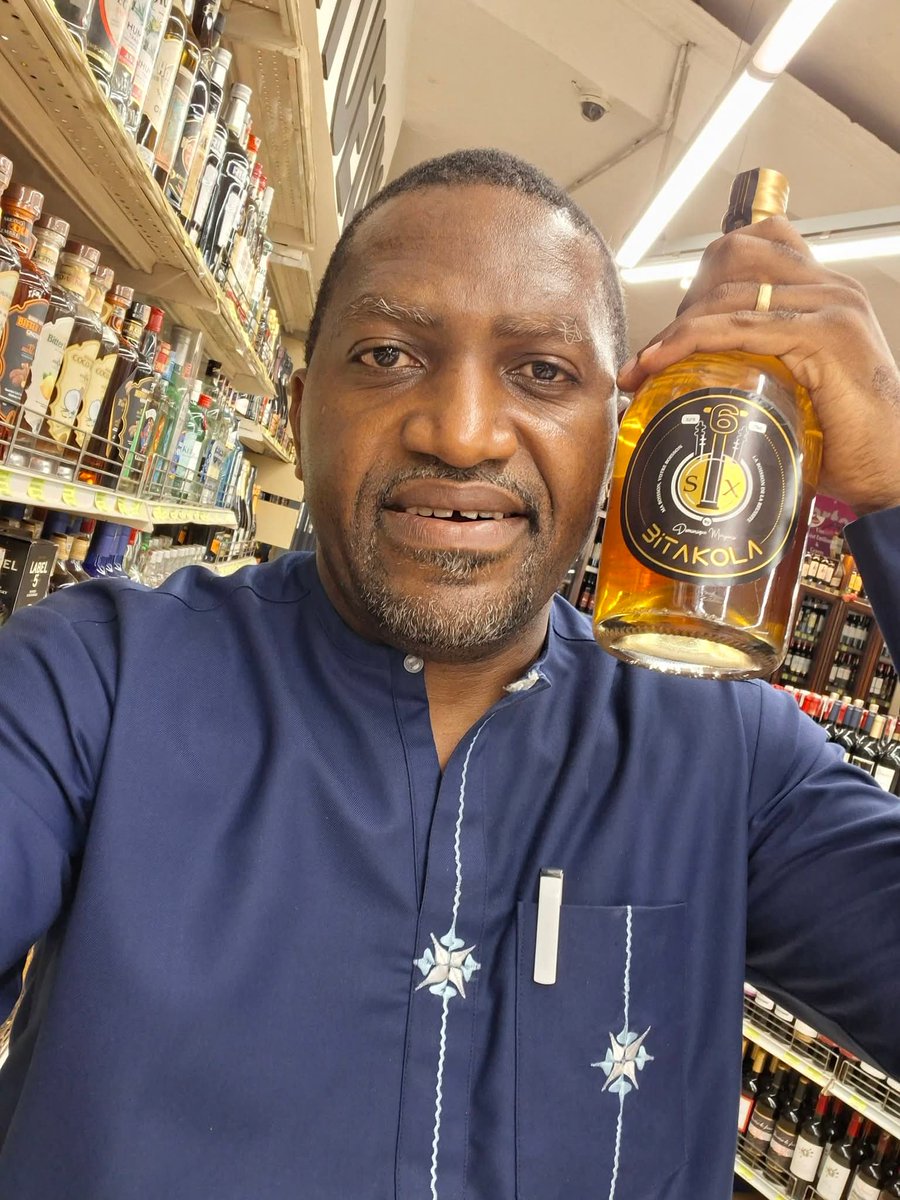TheCameroonianZ's tweet photo. « Six Bitakola » by Dominique Minyono.

*Made in #Cameroon. La boisson de la réussite.

🔞 Interdit aux -18 ans
⛔️ À boire avec modération https://t.co/yUrU4bXxNp