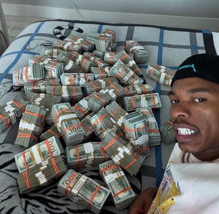 whotfisdraeco's tweet photo. Fast money, fast cars https://t.co/9BCKgXHJYl
