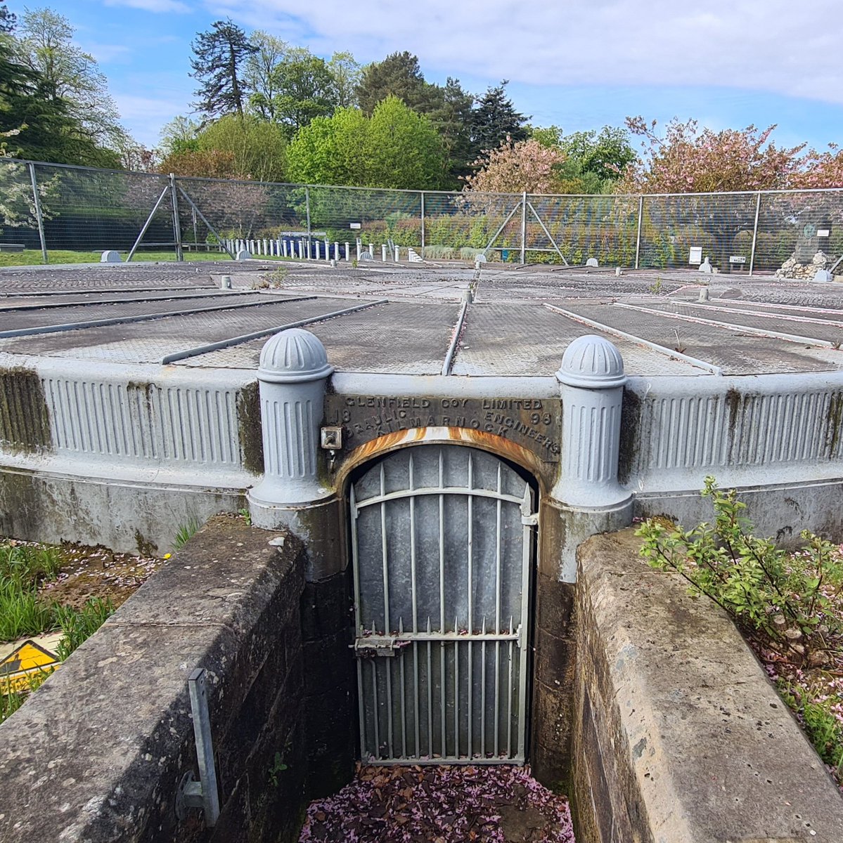 is_glasgow's tweet photo. The giant Victorian cast iron straining well at the Craigmaddie Reservoir near Glasgow.
Cont./
#glasgow #lochkatrine #victorianengineering #glasgowhistory #milngaviereservoir https://t.co/1tGyXOvuxU