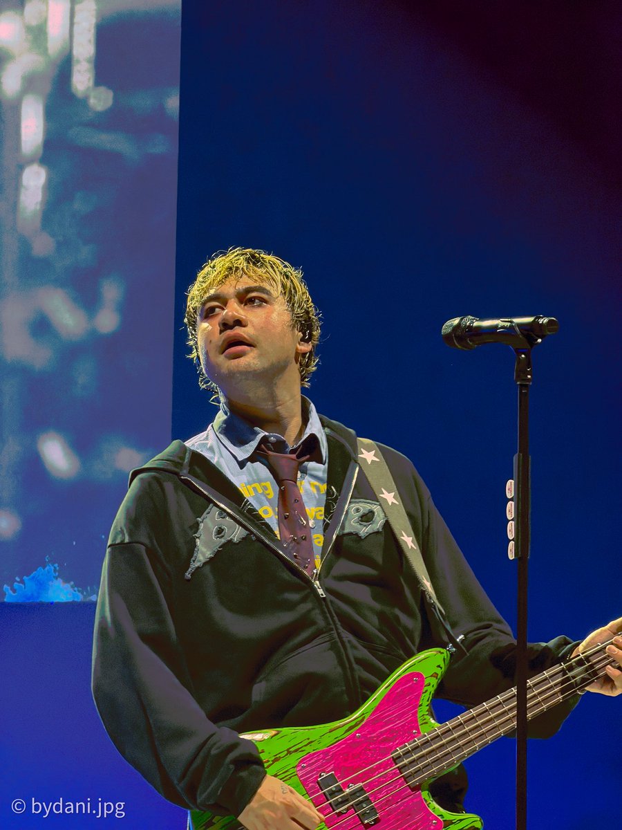 itsnotdanis's tweet photo. pics by ME? 😭 anyways enjoy 
#easlisbon #eastour #everyonesastar #5sos https://t.co/cuCGmocthD