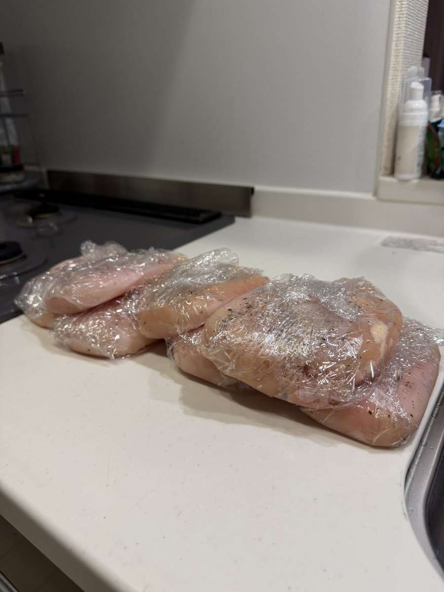 1週間分のお昼ご飯の仕込みがこれや。