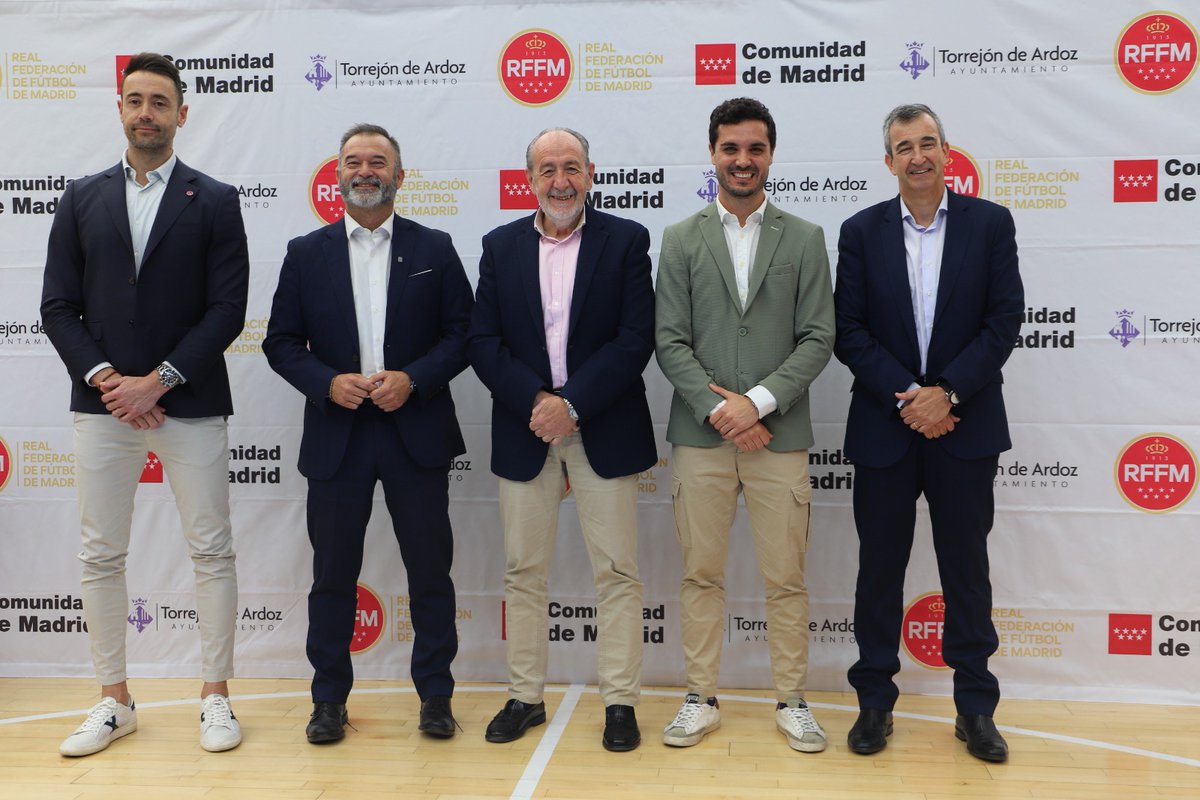 RFFM_oficial's tweet photo. La RFFM ha presentado en el Pabellón Jorge Garbajosa de Torrejón de Ardoz el #CESA #SUB12 de Fútbol Sala masculino y femenino a disputar del 13 al 17 de mayo.

Junto al presidente @PacoDiezRFFM han estado los alcaldes de Torrejón y Daganzo, @Ale_Navarro_trj y Manuel Jurado; el responsable del Comité Nacional de @FutSalRFEF, @PacoSedano28; y el presidente del Comité @RFFM_FutbolSala, @RGMarin11.