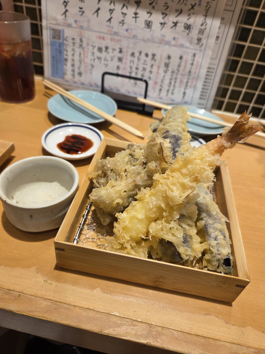 ma_chan126's tweet photo. After the Rainのライブに行ってきました🌸
アリーナ2列目という素敵な席をご用意いただきまして߹𖥦߹
関東公演が春で嬉しかった🌸

高所恐怖症の鳩がいるのかとかいうしょーもないMCで大爆笑してとても楽しかった
バンドの音楽を大音量で浴びるのが好き

ジェミニはあの方の歌だと思って聴いてるよ🥀 https://t.co/AIthuu43FL