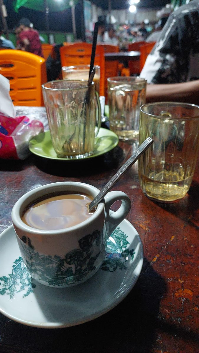 senjakelab57915's tweet photo. @FOOD_FESS Kopi susu https://t.co/hUG55WA0iF