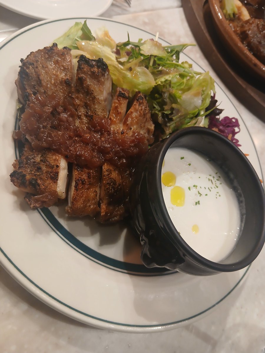 adamo0417's tweet photo. 開店前から並んでも…大行列👀‼️
#FACTORYCAFE (茶屋町)
メインのチキン🍗は食べたけど…
全部食べたパン🍞
20個以上あるよ🤣
怖いヽ(;゚;Д;゚;; )ギャァァァ
#わさびごま
昨日のお土産✨
これで少し…Healthyに🐷 https://t.co/8mNMaCRkqm