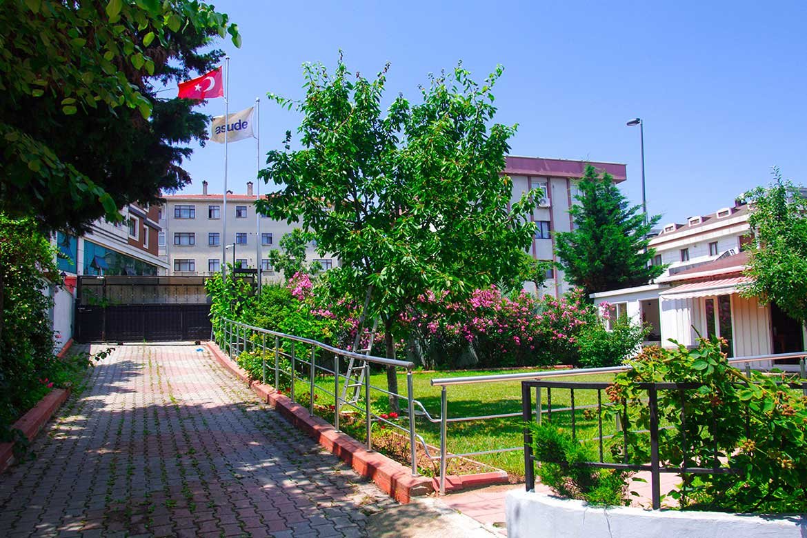 iscihaber's tweet photo. Huzurevine kabul yaşı 60’tan 70’e çıkarıldı. 

 - Huzurevlerinde manevi destek hizmetleri ve yeni bakım birimleri oluşturulacak.  

 - 60-70 yaş arasındaki kişiler yalnızca özel bakım ihtiyaçları olması halinde kabul edilecek. https://t.co/vL7SGONrF5