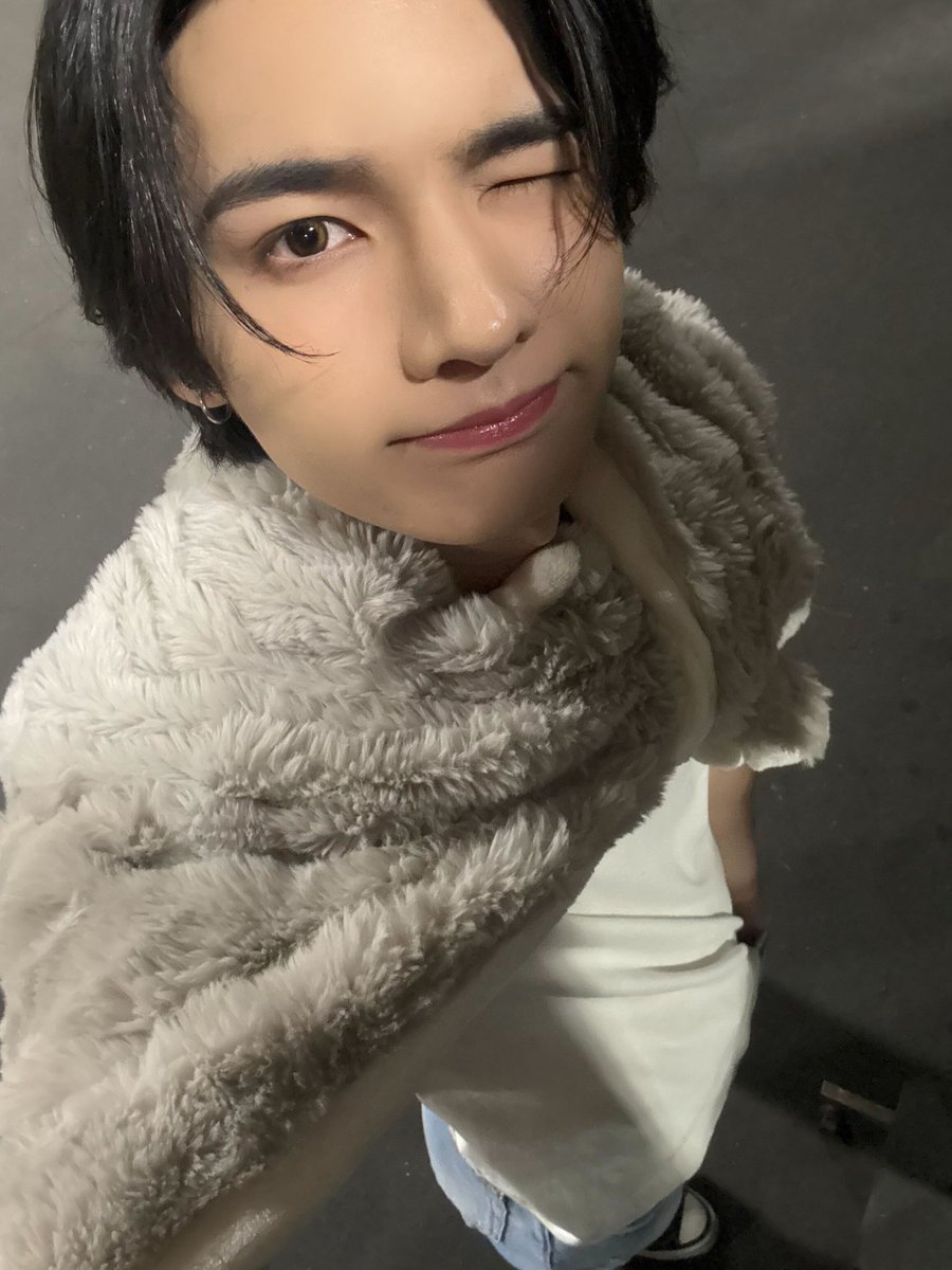 aoen_members's tweet photo. オフイベ 〜完〜
次はいつ皆と話せるかな！

#秒で落ちた
#aoen #アオエン #輝 #HIKARU https://t.co/s5gV79Ybkn