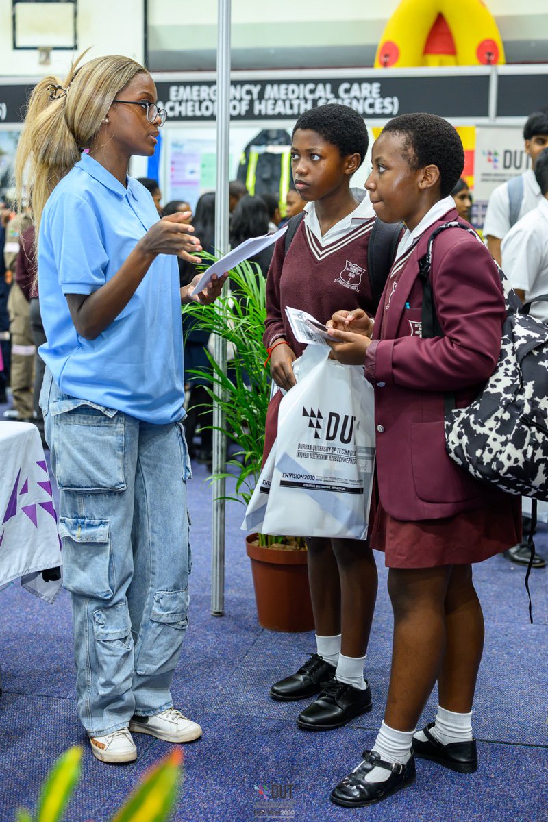 DUT_Tweets's tweet photo. Learners lean in and listen closely as they get first-hand insights into study programmes at Durban University of Technology during Open Week. ๐โจ
#DUTOpenWeek #ChooseDUT #FutureStartsHere #CreativeDistinctiveImpactful https://t.co/IitcVaE05y