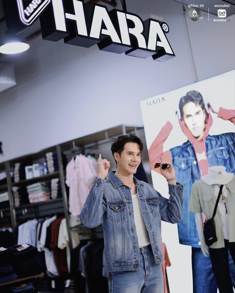 bankonrukmik's tweet photo. ✨PHOTOSET สุดเท่ของ #มิกค์กับHARA 🔥
ในรายการ #VLOGFASHION
#มิกค์ทองระย้า
จะพาทุกคนมาแมตช์ Look สุดคูล หลากหลายสไตล์
กับแบรนด์ HARA 👖
💥 ทั้งเท่ ทั้งคูล แมตช์ได้ทุกวันแบบมีสไตล์
ใครสายแฟชั่นห้ามพลาดนะครับ !
✨: @harajeansth https://t.co/Avnz8AoqkJ