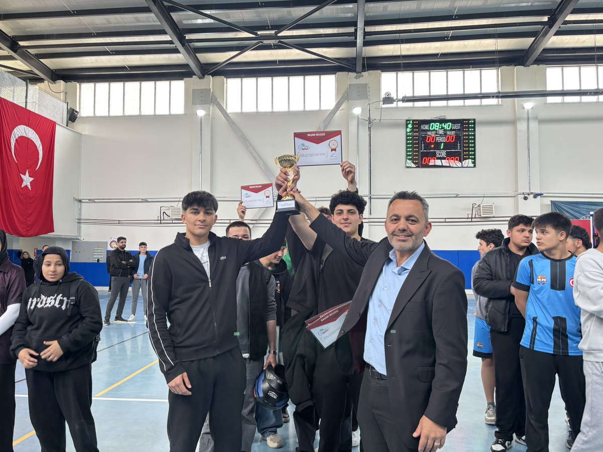 🏐 19 Mayıs Gençlik Haftası kapsamında düzenlenen voleybol turnuvası sona erdi.

🏆 Dereceye giren takımlar ödüllerini aldı. Tüm sporcuları tebrik ederiz!

<a href="/tcmeb/">Millî Eğitim Bakanlığı</a> 
<a href="/SakaryaValiligi/">T.C. Sakarya Valiliği</a> 
<a href="/sakaryamem/">Sakarya İl Millî Eğitim Müdürlüğü</a> 
<a href="/coskunbakirtas/">Coşkun BAKIRTAŞ</a> 
<a href="/gunes_36/">Abdulkadir Güneş</a>