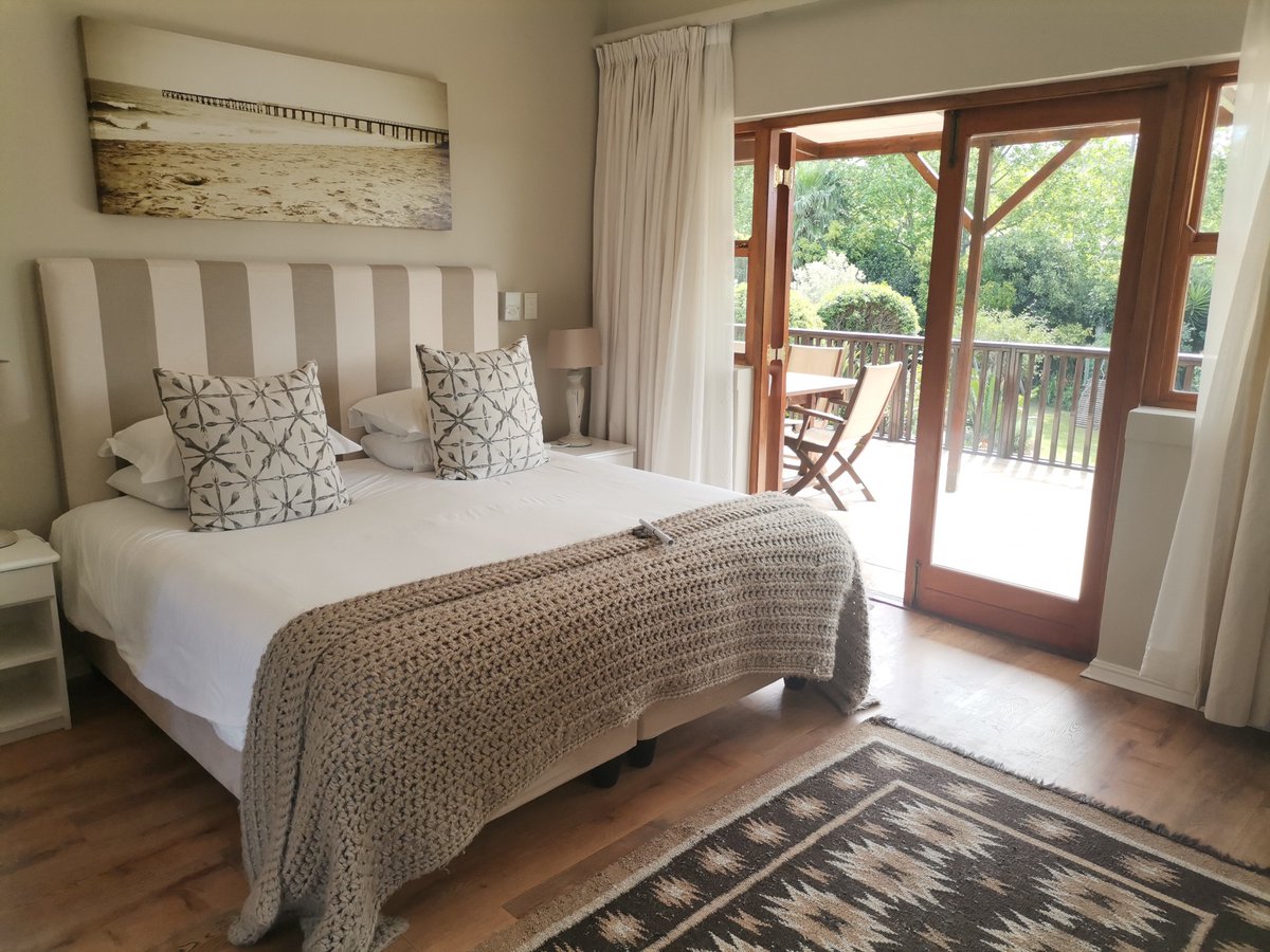 15SummitPlace's tweet photo. Spoil your mother this coming weekend with a weekend away @15SummitPlace and get 10% off all bookings. #BecauseSheIsWorthIt https://t.co/U05RnO83FQ
