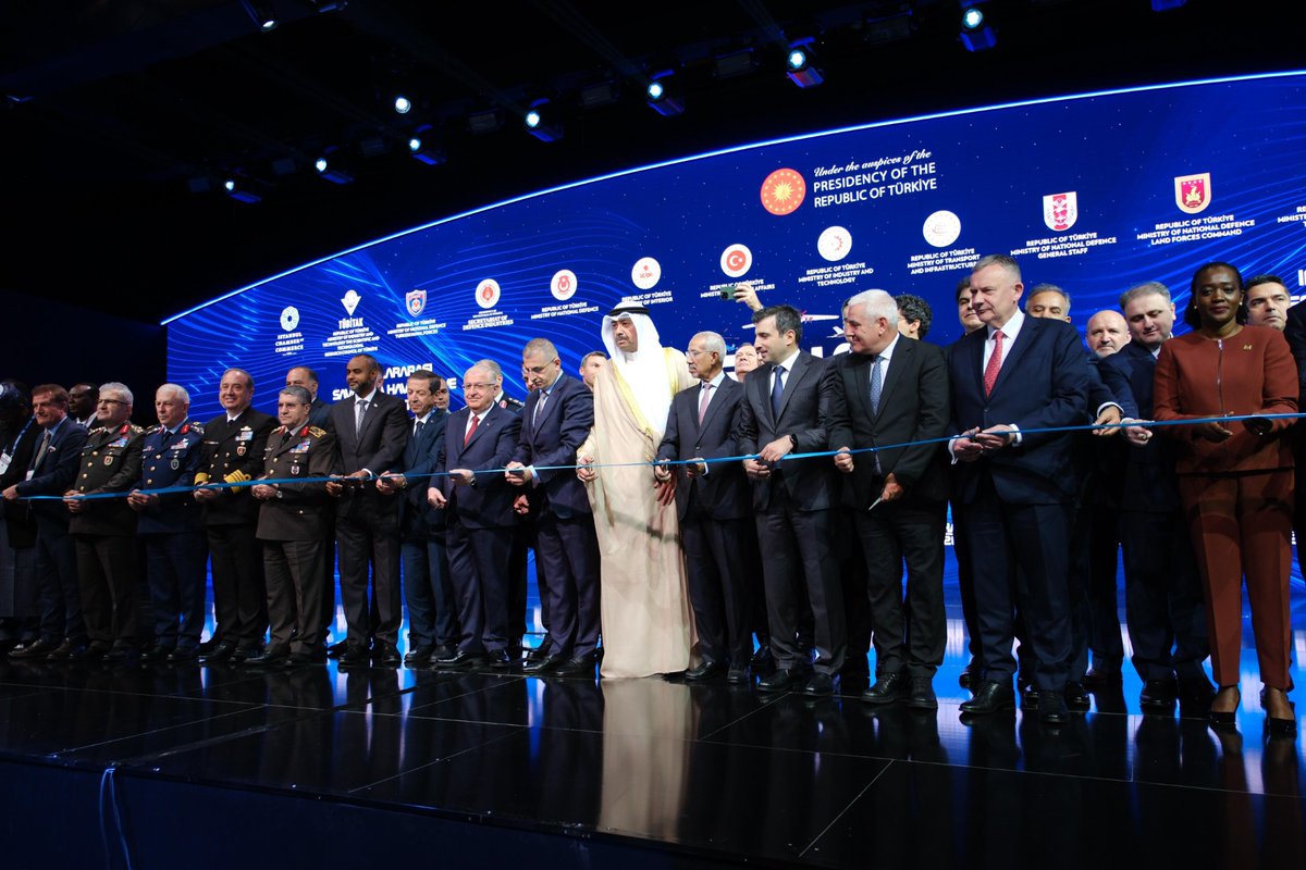 kuna_ar's tweet photo. وزير الدفاع الشيخ عبدالله علي عبدالله السالم الصباح يشارك في افتتاح فعاليات المعرض الخامس للدفاع (ساها إكسبو 2026) الذي تستضيفه الجمهورية التركية

- اطلع خلال جولته في المعرض على عدد من الأجنحة المشاركة وما تضمنته من أحدث الأنظمة والتقنيات الدفاعية والعسكرية

https://t.co/HqOvkstgnp

#كونا #الكويت