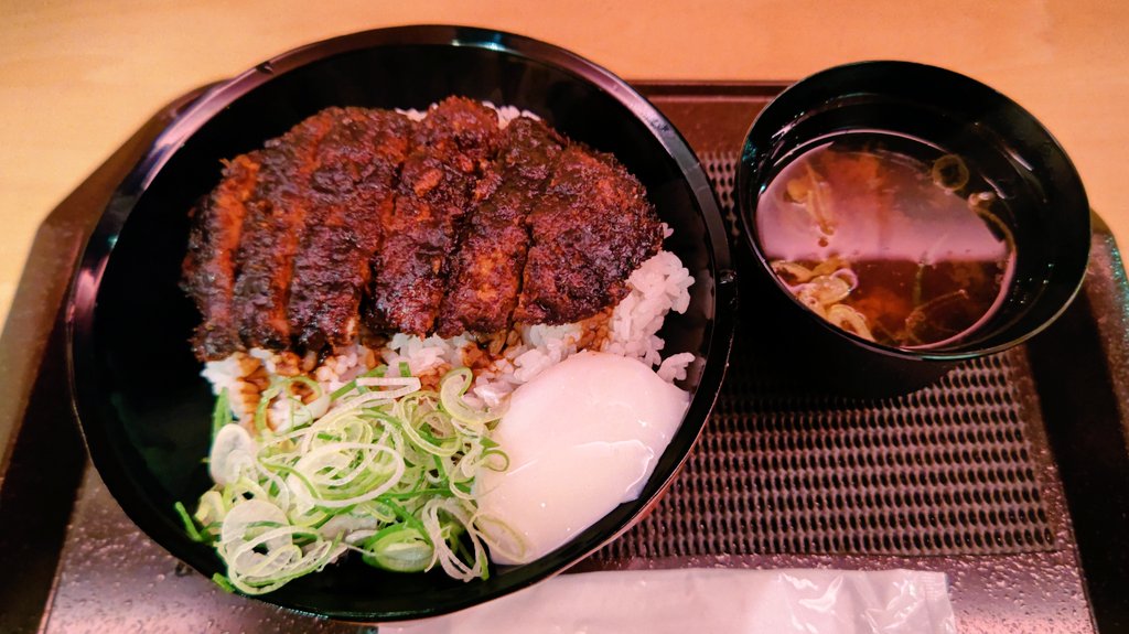 Secret1987Yuki's tweet photo. ツーリング帰りの休憩🍴
味噌カツ丼😋
さあ、後半も安全運転で帰るぞ✊️ https://t.co/IxGUkEU6Vg