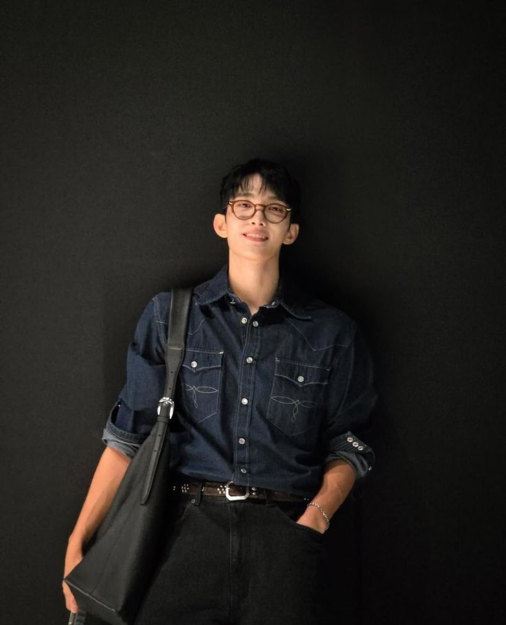 bvtterdaisy's tweet photo. Close Friend —🔞
Dokyeom seventeen Few tweets AU https://t.co/7Q7eZVwFZj