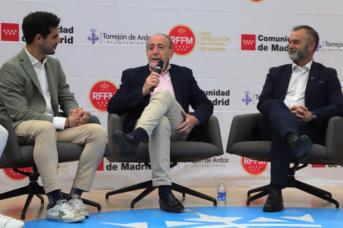 RFFM_oficial's tweet photo. La RFFM ha presentado en el Pabellón Jorge Garbajosa de Torrejón de Ardoz el #CESA #SUB12 de Fútbol Sala masculino y femenino a disputar del 13 al 17 de mayo.

Junto al presidente @PacoDiezRFFM han estado los alcaldes de Torrejón y Daganzo, @Ale_Navarro_trj y Manuel Jurado; el responsable del Comité Nacional de @FutSalRFEF, @PacoSedano28; y el presidente del Comité @RFFM_FutbolSala, @RGMarin11.