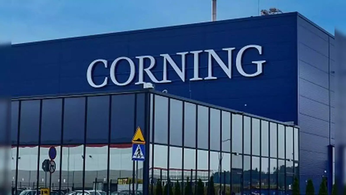 WallStDiaries's tweet image. $NVDA $GLW
NVIDIA ve Corning’den Yapay Zeka Altyapısı İçin Dev Ortaklık

NVIDIA ve Corning, yeni nesil yapay zeka fabrikalarının ihtiyaç duyduğu optik bağlantı çözümlerini genişletmek amacıyla çok yıllı bir teknoloji ve ticari ortaklık kurdu. 

Anlaşma kapsamında Corning, yapay