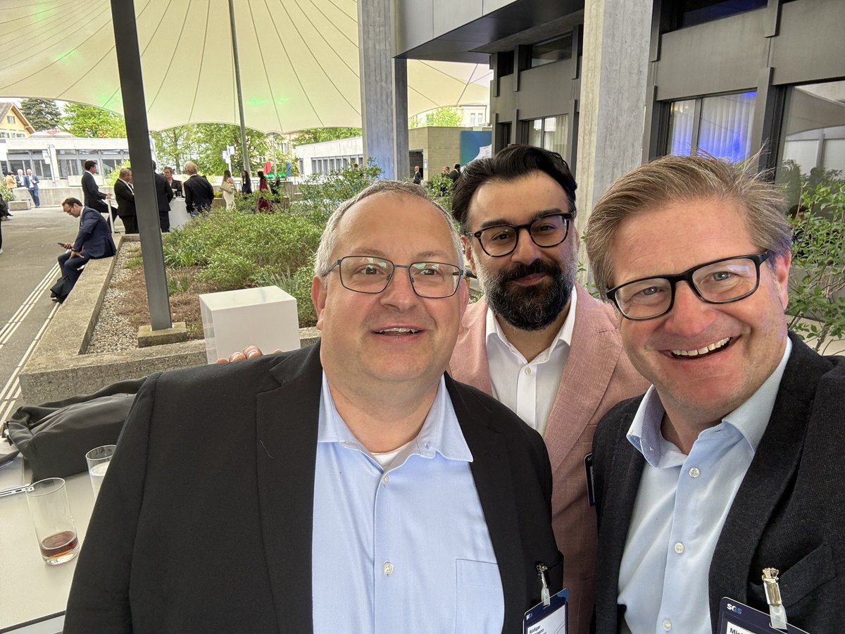 MichaelBroecker's tweet photo. Bin ich hier beim St Gallen Symposium oder doch bei @MarkusLanzTV #Lanz 😇
@AFathollahNejad @BachmannRudi https://t.co/kwr8EPsZbo