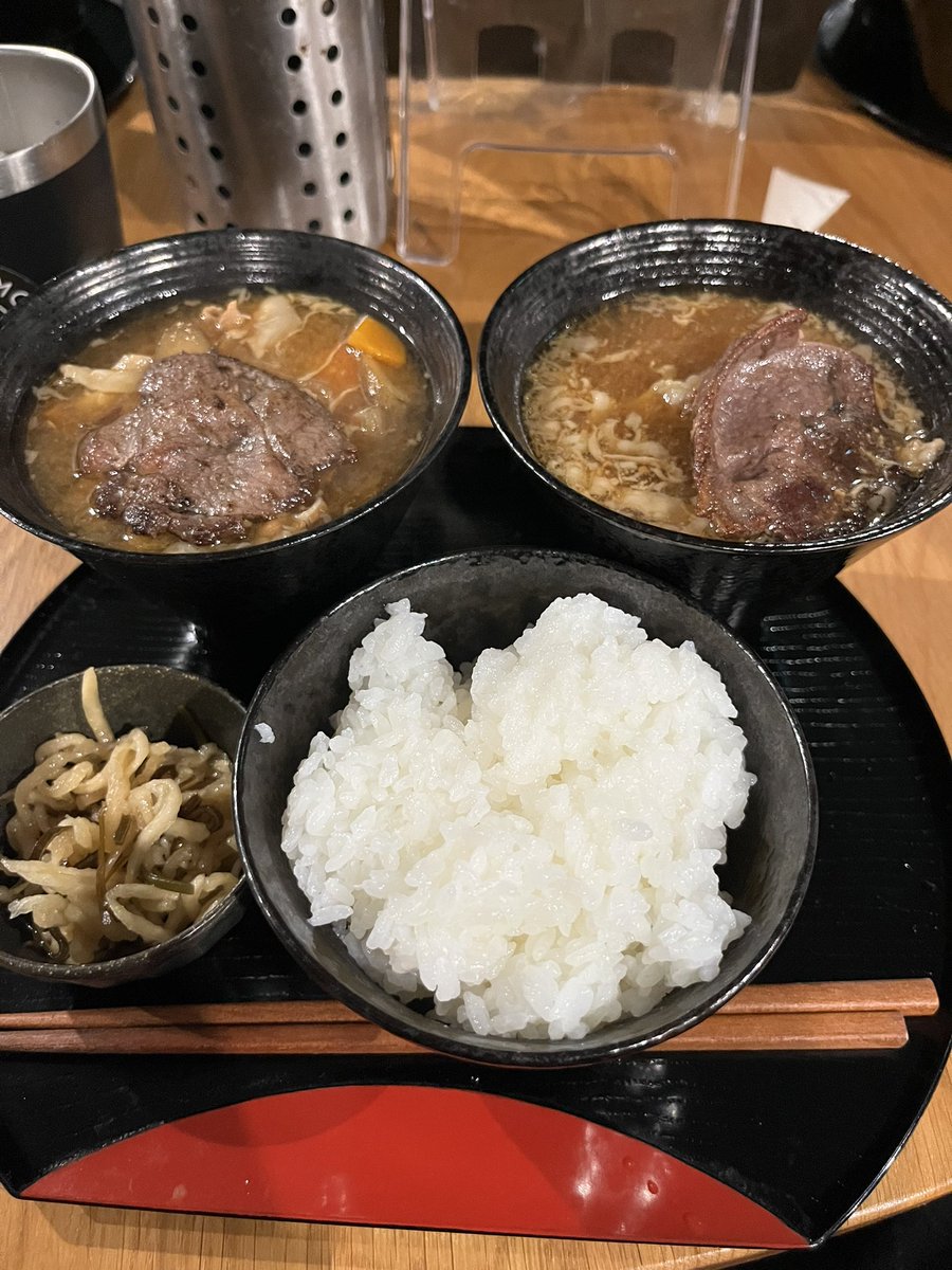 taisei_imura's tweet photo. みのかも豚汁行ってきました！

やっと行けた…
めちゃくちゃ美味しかったです😋

大尊敬の方々と📷

みなさんGW楽しめましたか？
また明日から頑張りましょう！！ https://t.co/nFsbxYYisS