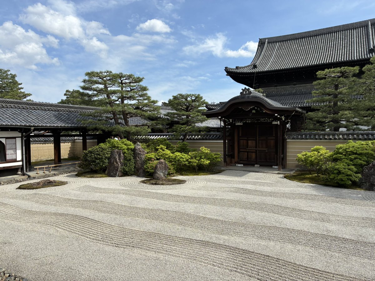 1_asami's tweet photo. 行きたかった建仁寺へ行き、八坂さんと先祖参りに行きました。良い１日でした。 https://t.co/tdlsdRyRdp