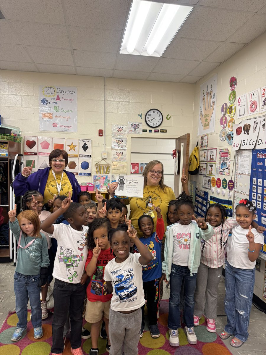 DebbieSkaggs8's tweet photo. Shout out to our top K-3 Amira March/April contest class winners!! @HES_HCS These Hornets are building their reading stamina. It was so fun to deliver their candy and door certificates. #hamptonproud #henryreads https://t.co/dXZLhzReox