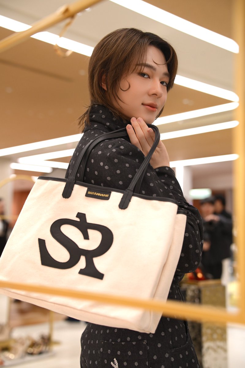 เก็บภาพสุดจึ้งของนุนิว <a href="/CwrNew/">NuNew</a> ที่งานเปิดป๊อปอัพสโตร์แห่งใหม่ ของแบรนด์ SIRIVANNAVARI ณ Central Chidlom
⁣
#NuNew #new_cwr #Centraldepartmentstore #เซ็นทรัลtheseries