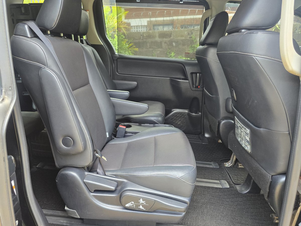Toyota Esquire
KDR, Year 2017
2000cc
Non hybrid
Eco mode 
2 wheel drive
67000kms
Lane assist
Anti-collision 
Power Doors
Leather seats 

*Asking Price - 2.3M* Negotiable upon viewing  
Trade-in accepted  
Contact Alex 0704-342252