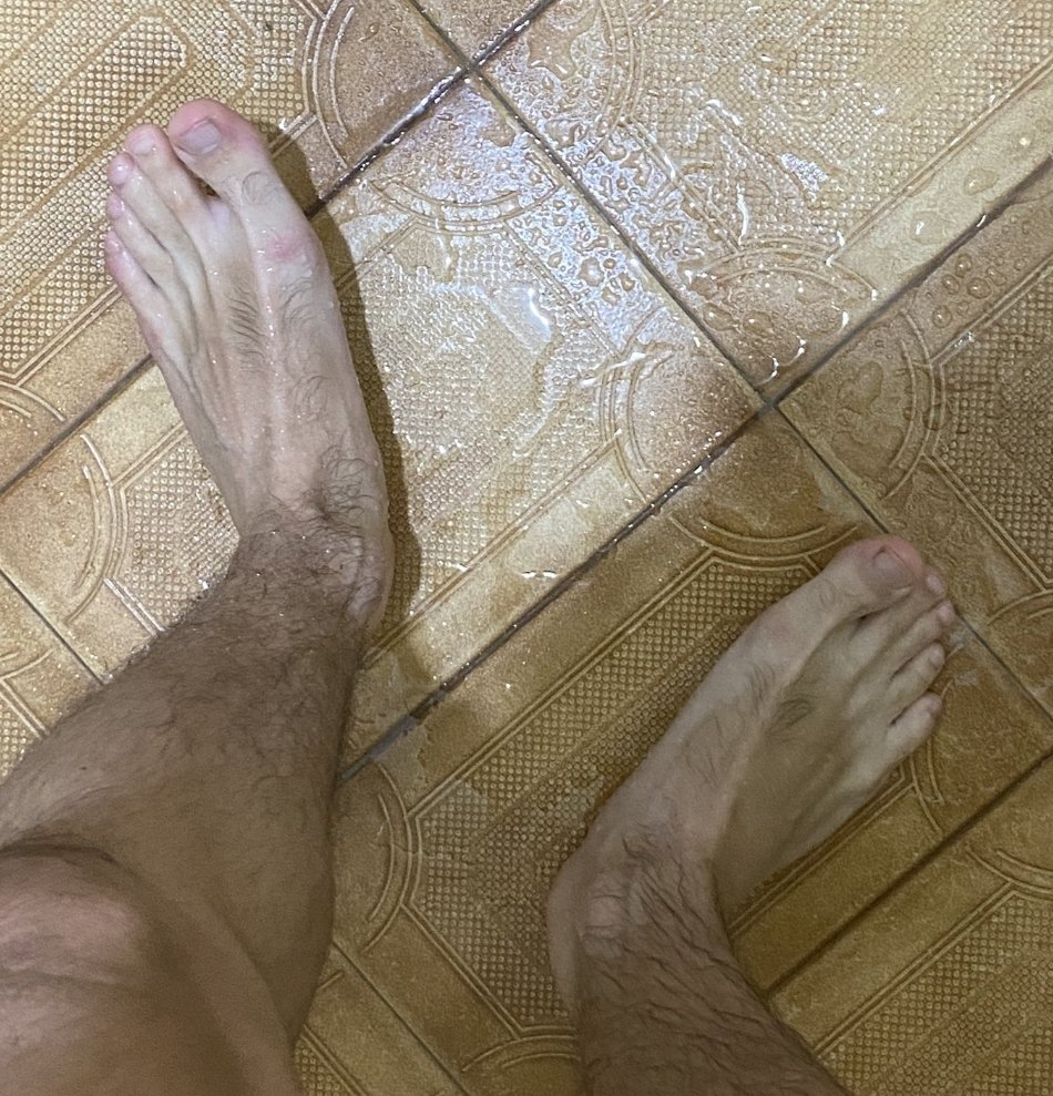 Pies Feet tweet media