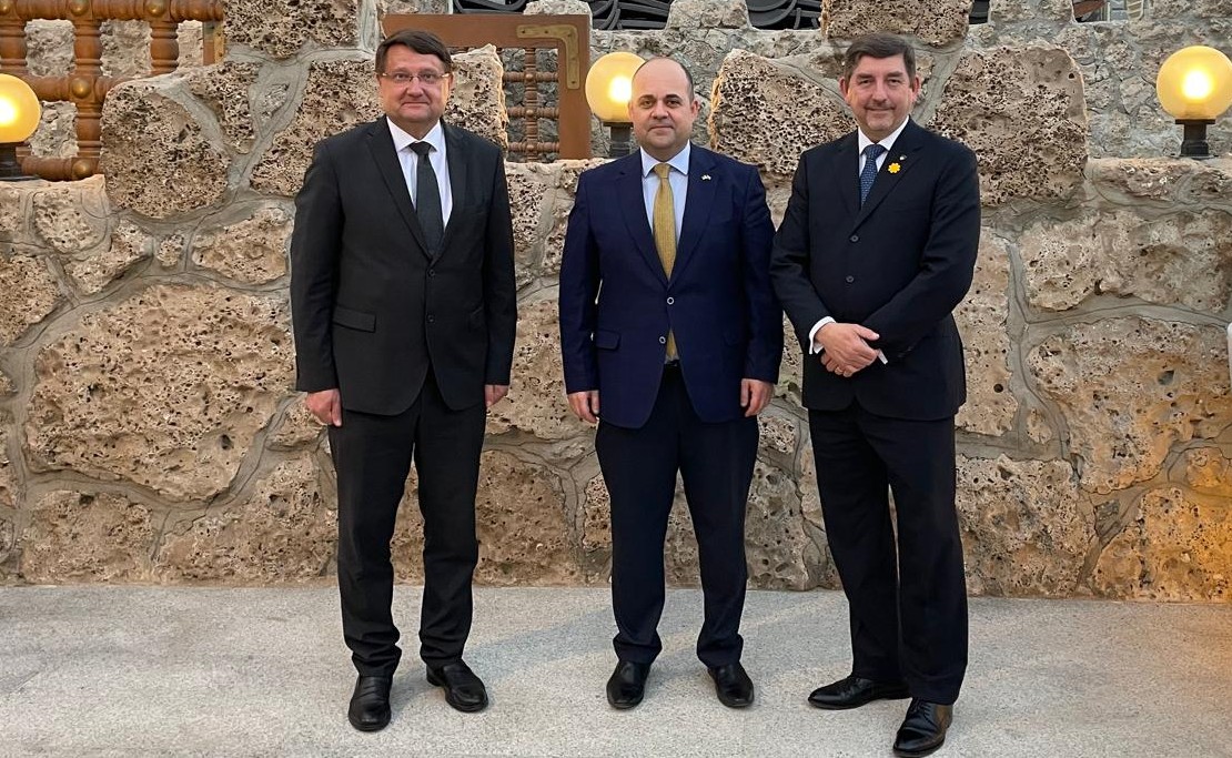 UKRinKWT's tweet photo. Ambassador of Ukraine to Kuwait @MaxSubkh met with Slovenia’s First Gentleman Aleš Musar and ITF Enhancing Human Security Director Tomaz Lovrenčič to discuss humanitarian coop. and joint projects, incl. Ukraine. @itf_si and Kuwait Fund signed a Memorandum of understanding. https://t.co/UIbcj4qMYc