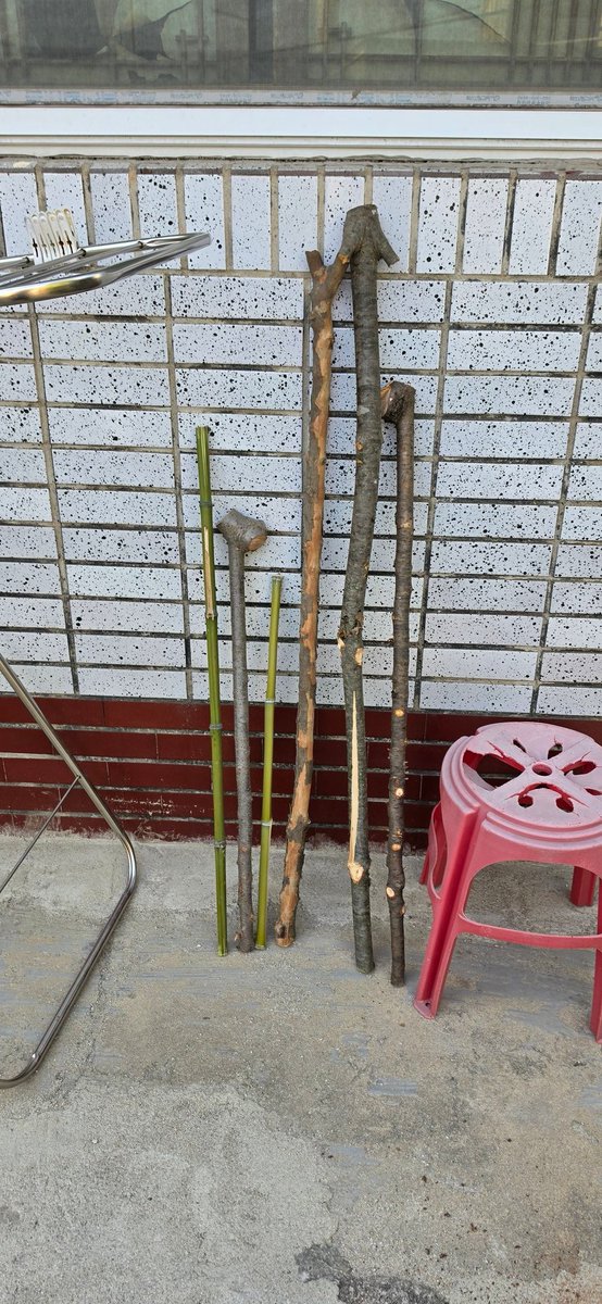 LLproject9's tweet photo. 발해 정효공주 근위병 철퇴 만들고 있습니다
아래에 황동마개 끼우고
위에 구멍내서 납 녹여 넣고
옻칠하면 완성입니다
나중에 주문 받아볼게요 https://t.co/QrtT3MYr97