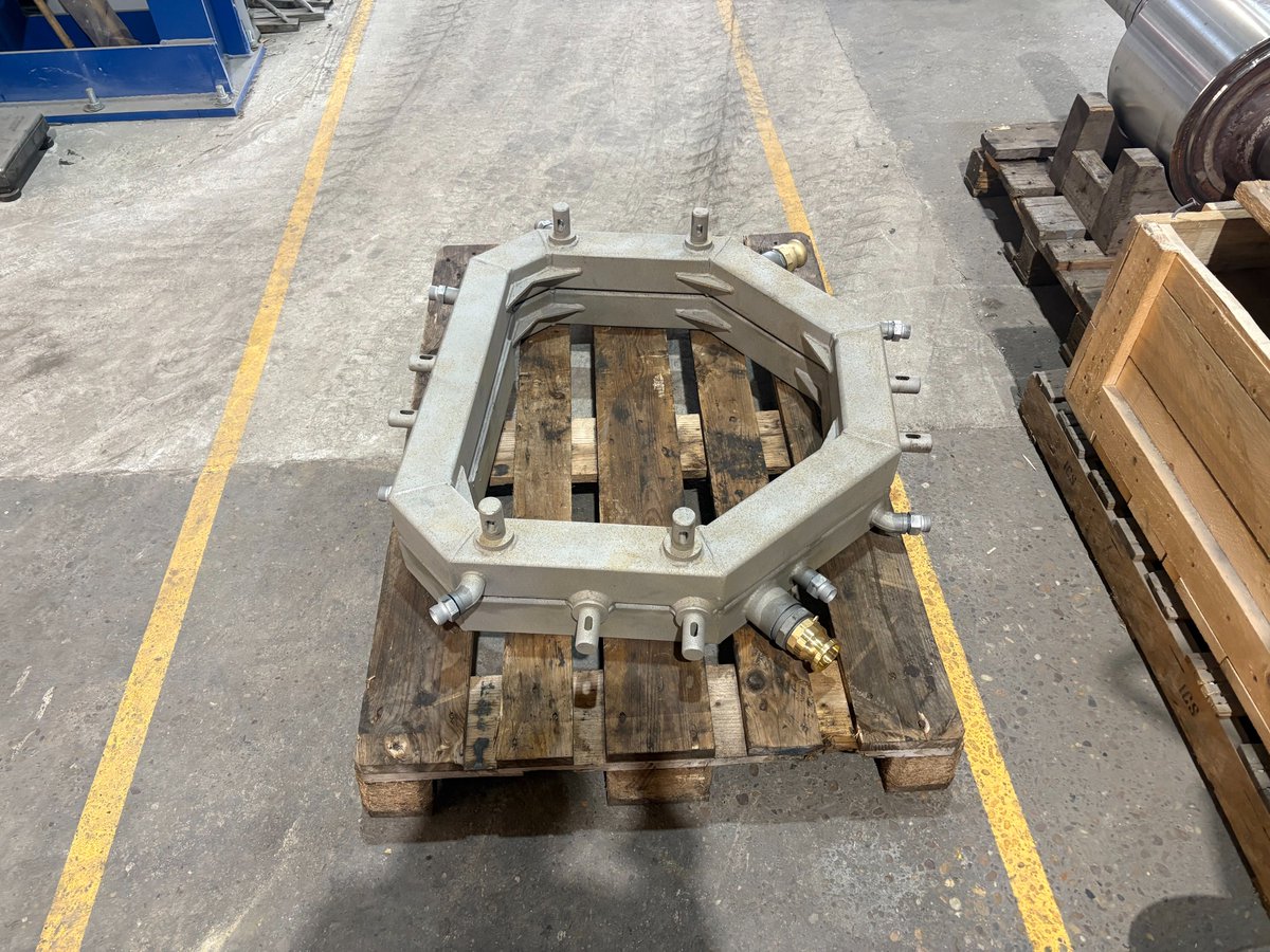 Premtech_UK's tweet photo. 💧⚙️ Water &amp; air cooling #manifolds help maintain stable performance across high-temperature industrial processes 🏭 At #Premtech, precision #fabrication, #retrofit &amp; #refurbishment support #reliablecooling performance. #Engineering https://t.co/qlWIQdSLFd