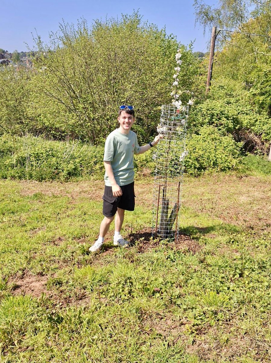 StartBayInn's tweet photo. We have a tree @sandfordorchard named Start Bay! 🍏🌳
Thank you for a grand day out last week 😎
#Cider #Apple #Tree #Visit #GrandDay https://t.co/4YQz7Mh0OB