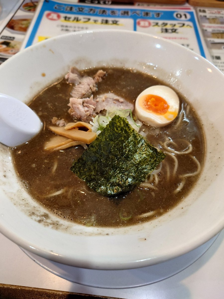 エミー。 tweet media