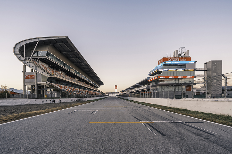 Fira_Barcelona's tweet photo. El @Circuitcat_cat va tancar 2025 amb rècord d’activitat i 46 M€ d’ingressos. 

Un balanç molt positiu en el primer any amb Fira de Barcelona al capdavant de la seva gestió mitjançant la societat Fira Circuit, impulsant la diversificació de la seva activitat.

https://t.co/GpyHFm0kA9