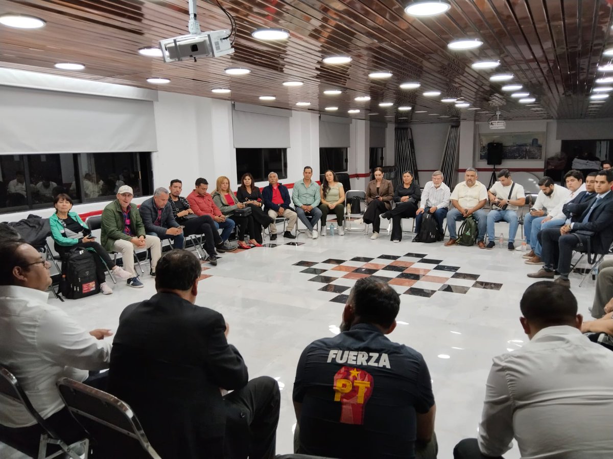 AlexTopete1's tweet photo. Reunión de la coordinación del PT Jalisco con @PTnacionalMX @FugioOrtiz @AlbertoAnayaGt https://t.co/EmQdTRmDLc