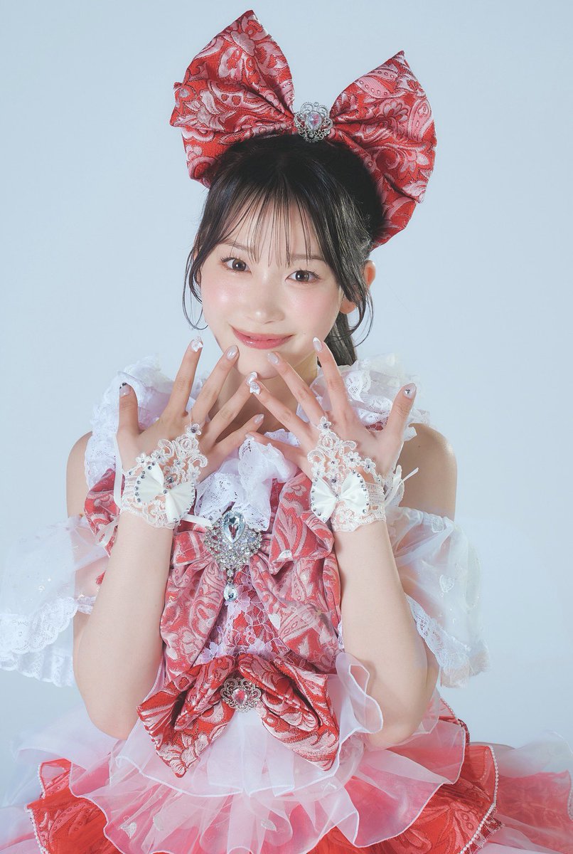 karina___charm's tweet photo. ✼ •• ┈┈┈┈ ๑⋅⋯ ୨˚୧ ⋯⋅๑ ┈┈┈┈ •• ✼

【ご報告】

はじめまして！
この度、FRESH CHARMのメンバーとしてデビューさせていただくことになりました！

最年少18歳、赤色担当♡🍒
武井 香里奈（たけいかりな）です‼︎

私の初めてのアイドル人生、韓国で6年間練習生として培った経験を活かして、皆さんに沢山笑顔と幸せをお届けします‼︎
皆さんと一緒に沢山思い出作りたいです‼︎応援よろしくお願いします！

✼ •• ┈┈┈┈ ๑⋅⋯ ୨˚୧ ⋯⋅๑ ┈┈┈┈ •• ✼

#武井香里奈 #FRESHCHARM #ふれちゃ