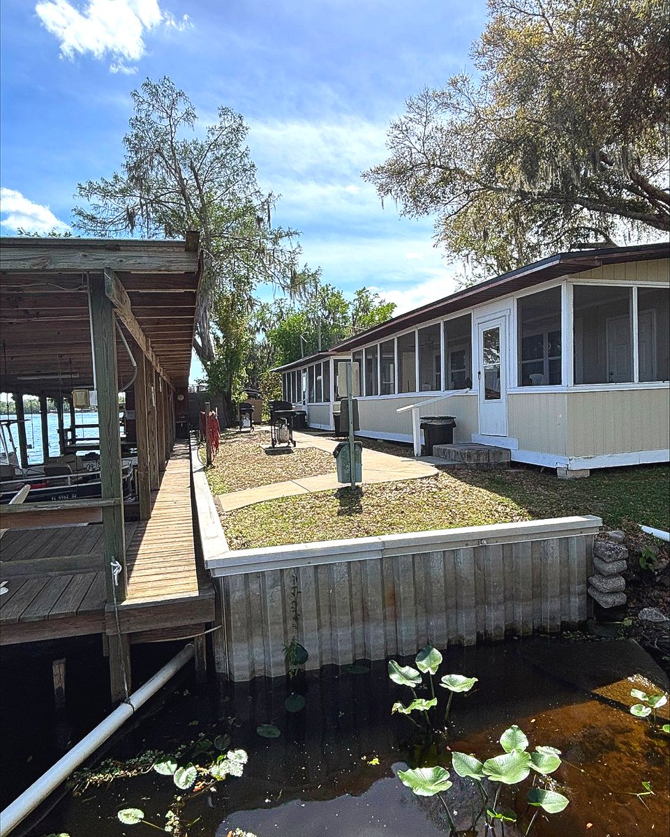 RiverCastaways's tweet photo. Location, location, location… and this one speaks for itself. 🌅🌴

At Castaways on the River, our cabins are just steps from the St. Johns River — meaning your morning coffee comes with waterfront views and your evenings end with unforgettable sunsets. 🚤✨ https://t.co/WWfbuyJF45