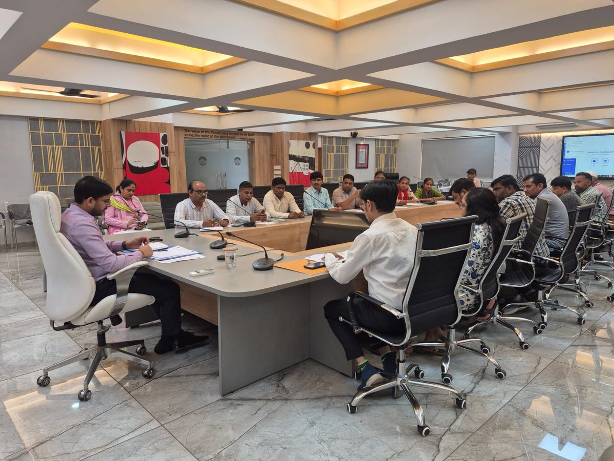 PA_TASP_CU_GJ's tweet photo. તારીખ ૦૫/૦૫/૨૦૨૬ના રોજ છોટાઉદેપુર જિલ્લામાં આદિજાતિ વિકાસ વિભાગ હસ્તકની ગુજરાત સ્ટેટ ટ્રાઇબલ એજ્યુકેશન સોસાયટી, (GSTES) ગાંધીનગર સંચાલિત કુલ-૧૭ શાળાઓની લોકલ મેનેજમેન્ટ કમિટીની બેઠક પ્રાયોજના વહીવટદારશ્રીના અધ્યક્ષ સ્થાને યોજવામાં આવી. @collectorcu @DDOCUdepur @CMOGuj @GujTDDept https://t.co/d3UsgsL5rG